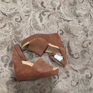 Lucky Brand Tan Suede Wedge Sandals